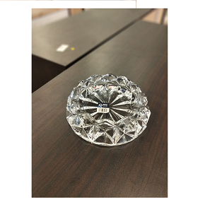 Living Home Glass Ashtray – Luxurious glass with multi-faceted geometric engravings reflecting light brilliantly. LXYG7508-2

