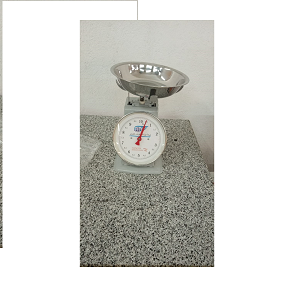 Kitchen scale with 10 kg dial indicator.
