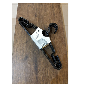 Set of plastic clothes hangers with innovative anti-slip design 

