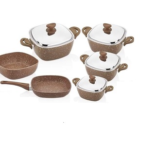  White Granite Trend Line 10-piece round set includes pots (18-20-24-28 cm) a 28 cm baking tray and a 26 cm frying pan with a mocha steel handle.
