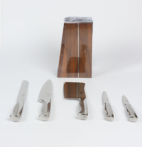  Knife Set  7-Piece with Stand: 8" Chef Knife, 8" Slicing Knife, 8" Bread Knife, 5" Utility Knife, 3.5" Paring Knife, Kitchen Scissors, and Peeler.