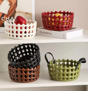 Braided Ceramic Fruit Basket – A combination of elegance and functionality, perfect for displaying fresh fruits.