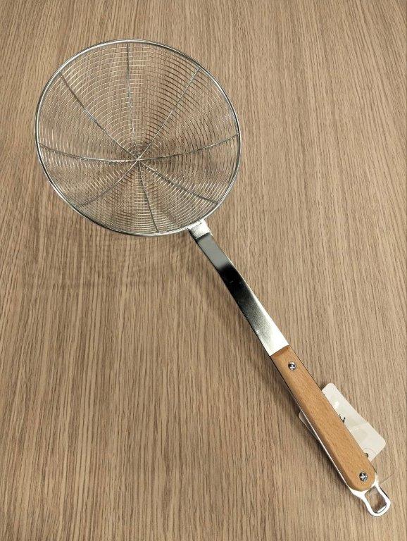 Stainless Steel Potato Strainer with Wooden Handle 18 cm – Suitable size, durable material, fast and efficient straining
