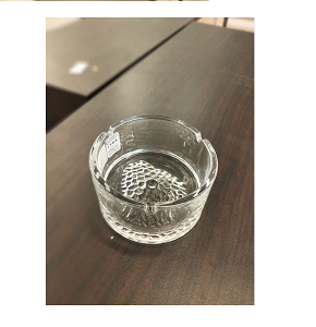 Living Home Glass Ashtray, Circular – Transparent glass with classic design and engraving for stylish gatherings. LXYG7507-3

