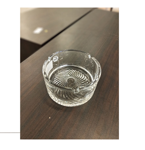 Living Home Glass Ashtray, Circular – Transparent glass with classic design and hidden engraving for refined settings. LXYG7507-1
