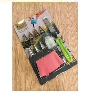 Silicone Cream Scraper + 7 Stainless Steel Nozzles + Tasting Knife – Complete set for professional decorating