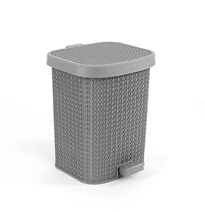 Al Hilal and Al Najma medium plastic trash bin with lid.

