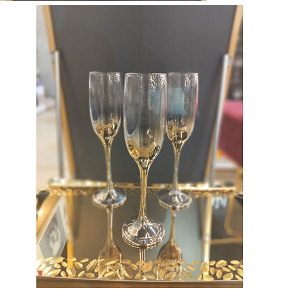 Al Saqr Glass Set – 6 pieces, with a luxurious design featuring a shiny metallic-looking base and stem – 784#4
