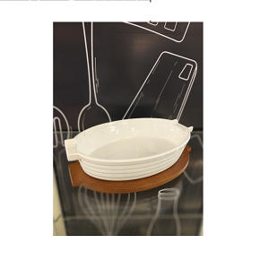White porcelain casserole 30 cm with modern gradient design and semi-octagonal shape equipped with dark wooden base elegant and practical for serving from oven to table
