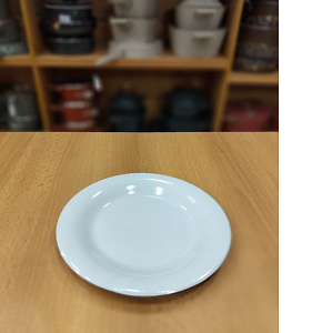 Flat melamine plate, size 20 cm
