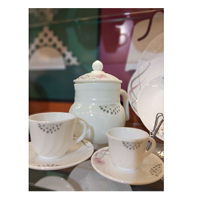 Arcopal set 60 pcs with a modern design featuring soft floral artwork in pink shades.
