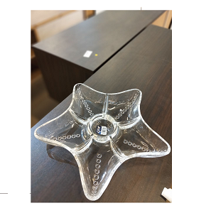 Living Home Glass Fruit Plate – Transparent design shaped like a five-pointed star, divided into several sections for serving nuts, fruits, or appetizers in an elegant and organized way. Features embo