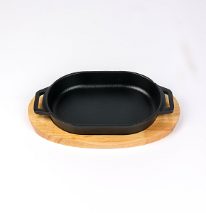 Oval cast iron serving platter 25×17 cm with wooden base – Wellmes
