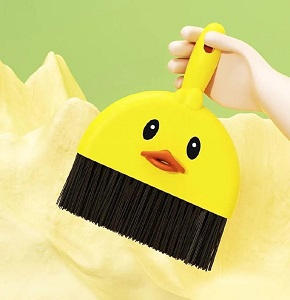 Dustpan brush with Donald Duck design
