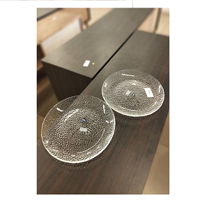 Living Home glass serving plate, set of 2 pieces, adds a sparkling shine for elegant food presentation
