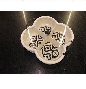 A 4-color flower gift box with a transparent lid with two handles
