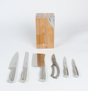 Knife Set  7-Piece with Stand: 8" Chef Knife, 8" Slicing Knife, 8" Bread Knife, 5" Utility Knife, 3.5" Paring Knife, Kitchen Scissors, and Peeler.