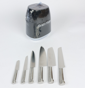  Knife Set  7-Piece with Stand: 8" Chef Knife, 8" Slicing Knife, 8" Bread Knife, 5" Utility Knife, 3.5" Paring Knife, Kitchen Scissors, and Peeler.