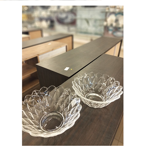Living Home presents a 2‑piece glass bowl set, inspired by the beauty of a blooming flower, with wavy edges and intricate crystalline engravings.

